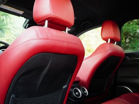 Used 2022 Alfa Romeo Stelvio Sprint image 32