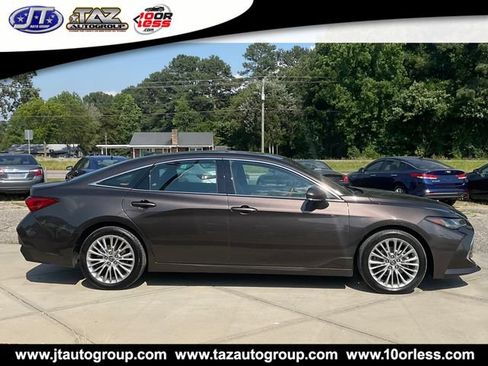 Used 2019 Toyota Avalon Limited w/ All Weather Liner Package FWD image 8