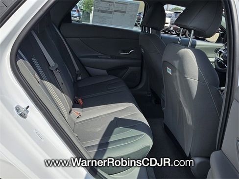 Used 2025 Hyundai Elantra Sport image 13