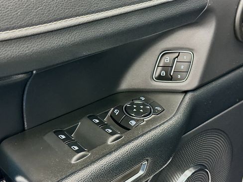 Used 2024 Ford Expedition XLT image 15