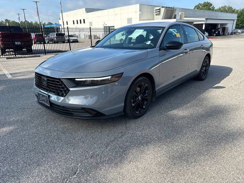 Certified 2025 Honda Accord SE image 1