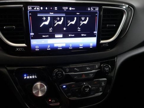 Used 2025 Chrysler Pacifica Select FWD image 17