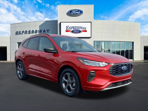 Used 2024 Ford Escape ST-Line w/ Cold Weather Package image 4