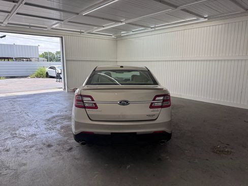 Used 2018 Ford Taurus SEL FWD image 6