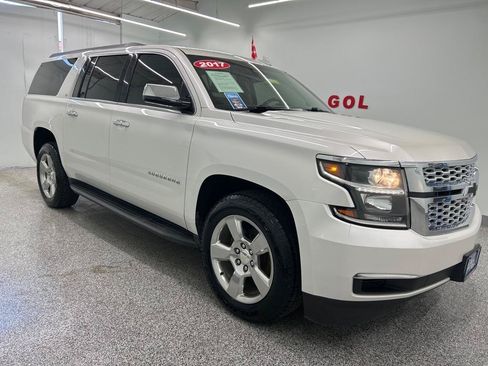 Used 2017 Chevrolet Suburban LT RWD image 1