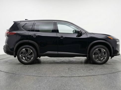 Used 2025 Nissan Rogue SV FWD image 11