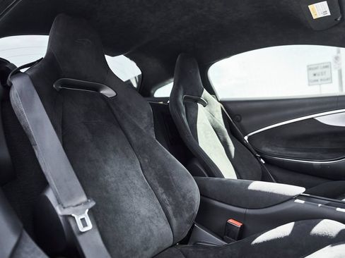Used 2024 McLaren Artura RWD image 29