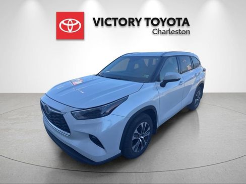 Used 2022 Toyota Highlander XLE image 7