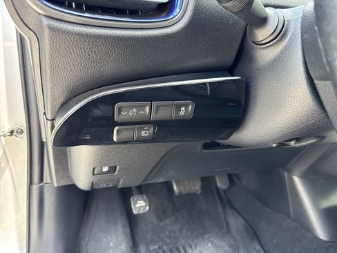 Used 2016 Toyota Prius Three Touring FWD image 14