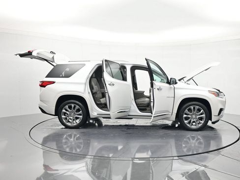 Used 2018 Chevrolet Traverse Premier w/ Driver Confidence II Package FWD image 51