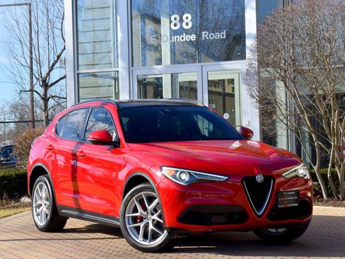 Used 2018 Alfa Romeo Stelvio Ti Sport image 2