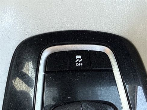 Used 2022 Toyota Corolla LE image 20