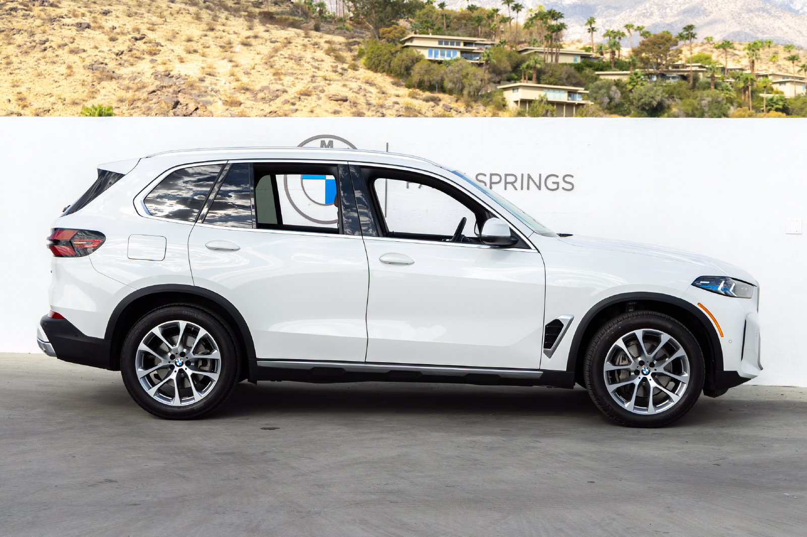 Certified 2026 BMW X5 sDrive40i w/ Parking Assistance Package RWD image 6