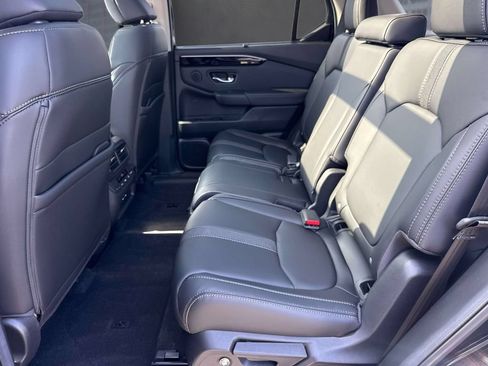 Used 2025 Honda Pilot Touring image 14