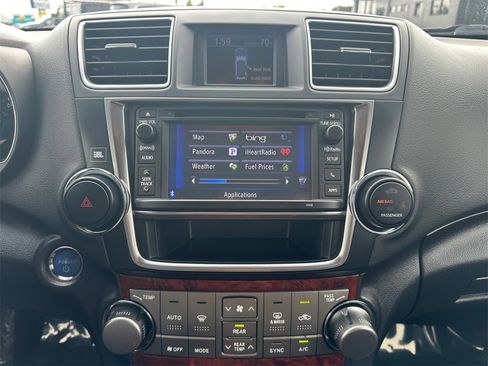 Used 2013 Toyota Highlander Limited image 21