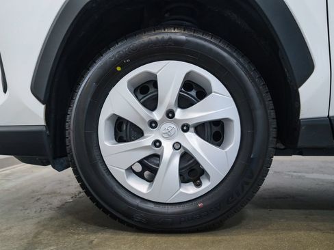 Used 2025 Toyota RAV4 LE AWD/4WD image 11