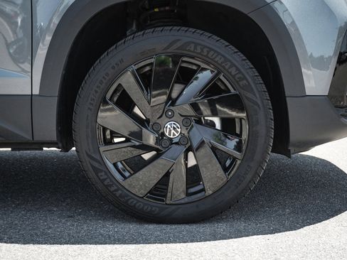 Used 2024 Volkswagen Taos SE w/ Black Wheel Plus Package AWD/4WD image 13