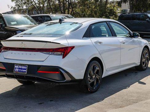 New 2026 Hyundai Elantra SEL Sport image 6
