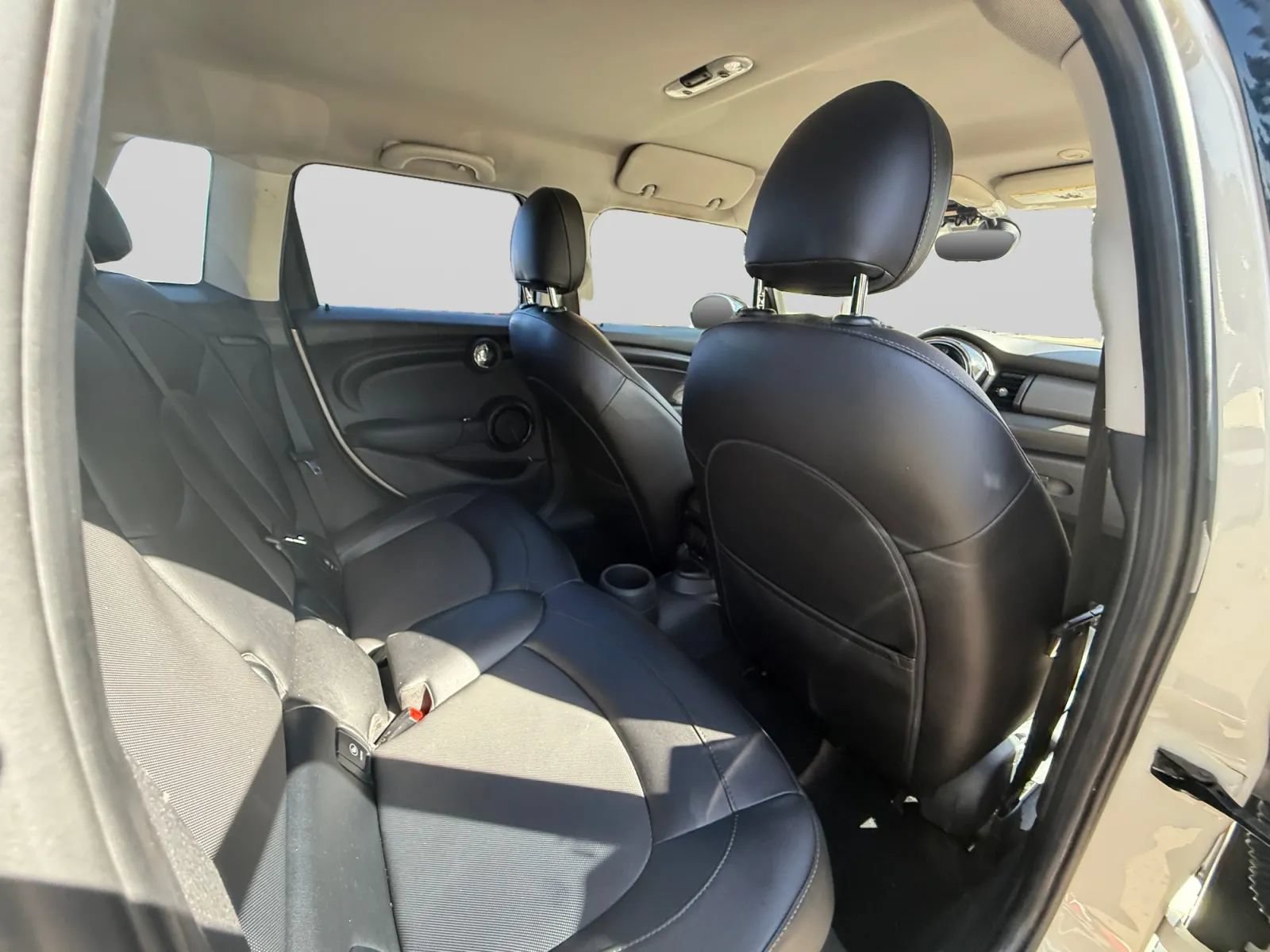 Used 2016 MINI Cooper 4-Door Hardtop w/ Media Package FWD image 29