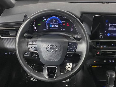 Used 2025 Toyota Camry SE FWD image 18
