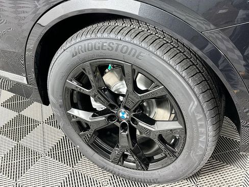 Used 2025 BMW X7 xDrive40i w/ Premium Package image 40