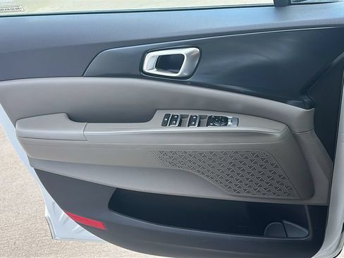 Used 2026 Kia Carnival FWD image 19