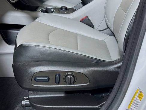 Used 2022 GMC Terrain SLT w/ Infotainment Package II FWD image 18