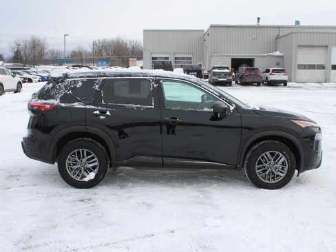 Used 2024 Nissan Rogue S image 4