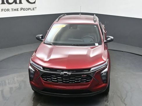Used 2025 Chevrolet Trax RS FWD image 63