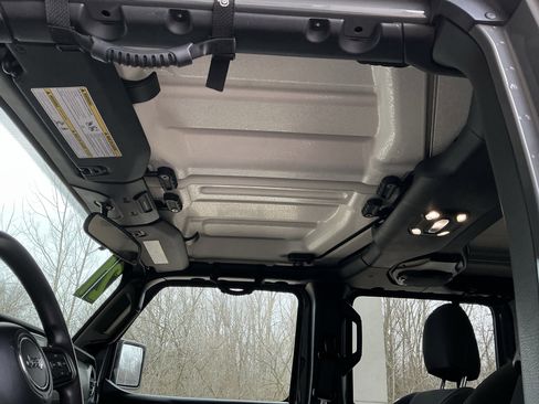 Used 2021 Jeep Wrangler Unlimited Sport image 17