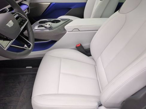 New 2027 Cadillac Optiq Luxury w/ LPO, Floor Liner Package AWD/4WD image 21