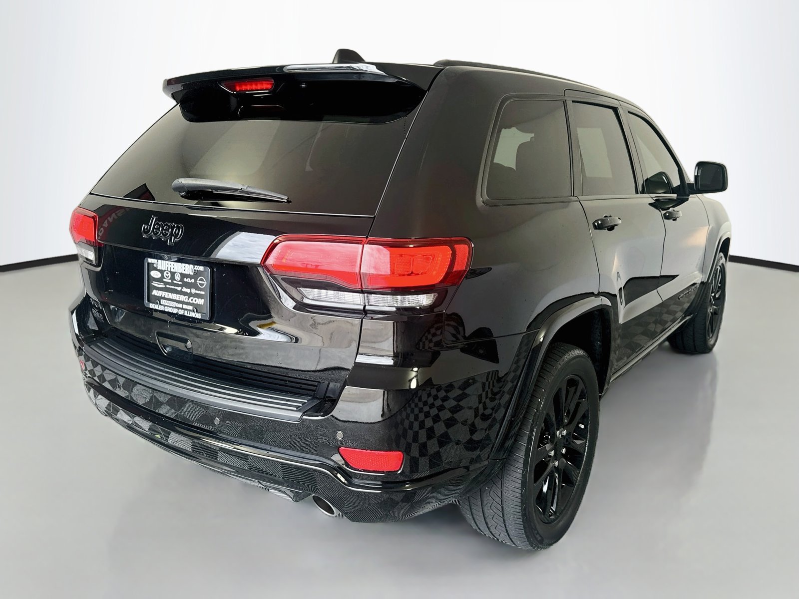 Used 2019 Jeep Grand Cherokee Altitude AWD/4WD image 6