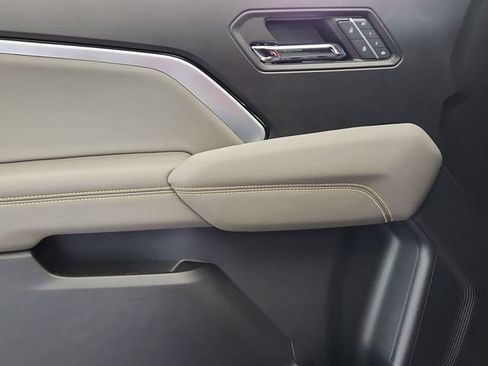 Used 2025 Chevrolet Colorado ZR2 w/ Technology Package image 9