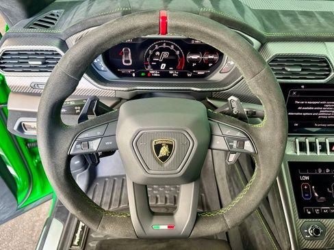 Used 2024 Lamborghini Urus Performante AWD/4WD image 13