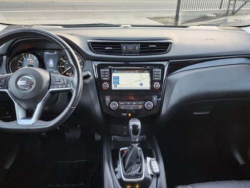 Used 2017 Nissan Rogue Sport SL image 11