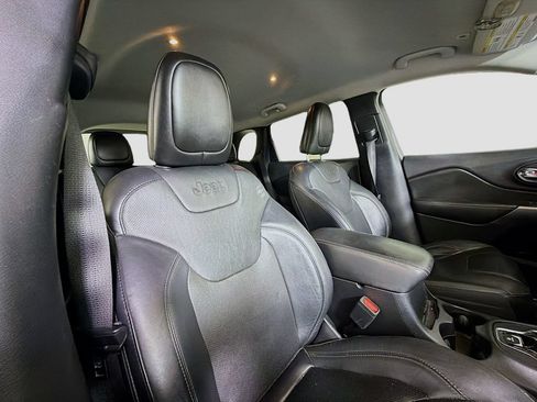Used 2019 Jeep Cherokee Limited AWD/4WD image 26