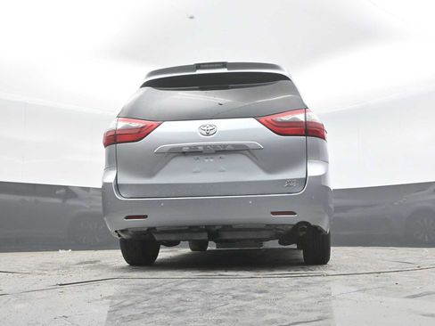 Used 2020 Toyota Sienna XLE w/ XLE Navigation Package AWD/4WD image 31