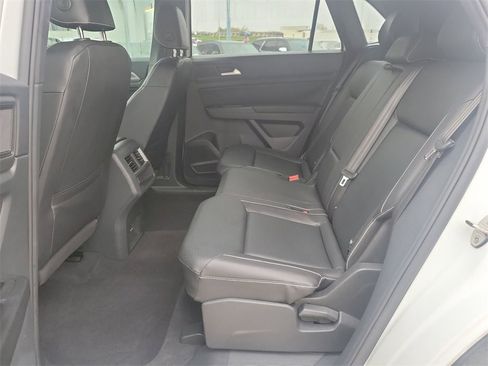 Used 2020 Volkswagen Atlas Cross Sport SE w/ Towing Package image 21