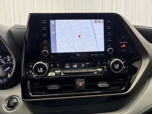 Used 2022 Toyota Highlander Limited FWD image 32