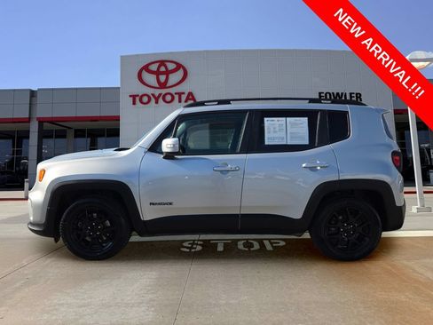 Used 2020 Jeep Renegade Altitude FWD image 2