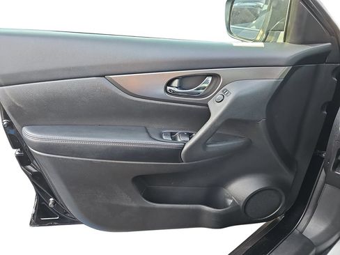 Used 2015 Nissan Rogue SV FWD image 25