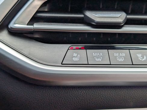 Used 2023 BMW X6 xDrive40i w/ M Sport Package AWD/4WD image 38
