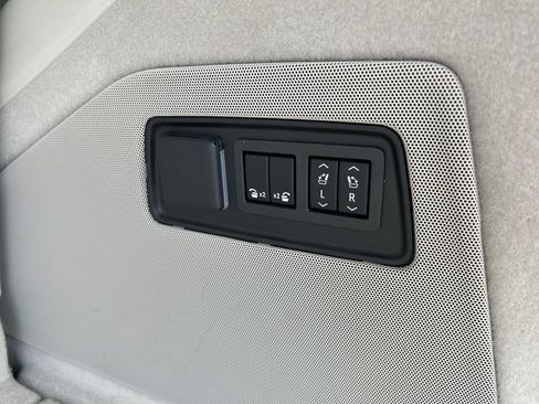 Used 2024 Cadillac Escalade Premium Luxury Platinum w/ Heavy-Duty Trailer Package image 37