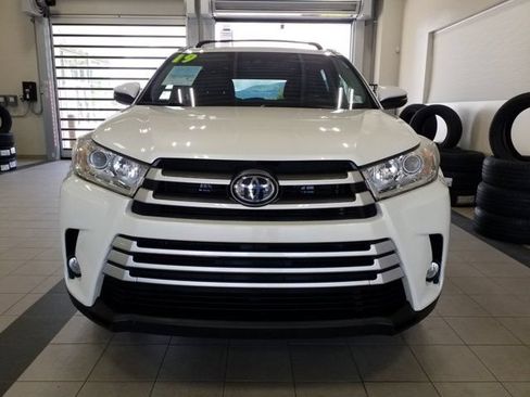 Used 2019 Toyota Highlander XLE FWD image 16