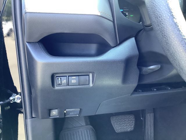 Used 2022 Toyota RAV4 XLE AWD/4WD image 15