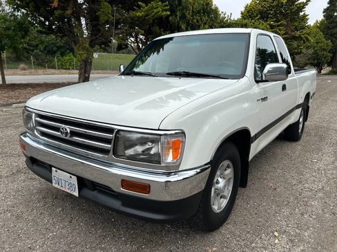 Used 1998 Toyota T100 SR5 RWD image 2