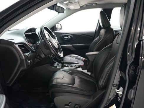 Used 2021 Jeep Cherokee Latitude Lux w/ Mopar Interior Package image 16