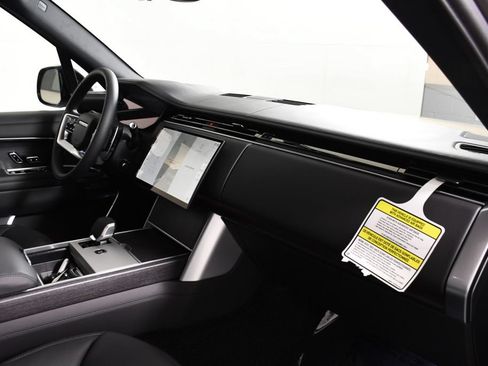 New 2026 Land Rover Range Rover Long Wheelbase SE AWD/4WD image 18