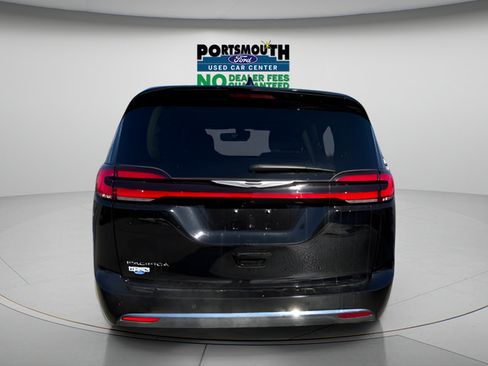 Used 2024 Chrysler Pacifica Touring-L FWD image 26