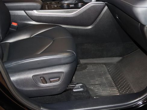 Used 2021 Toyota Highlander XLE image 55